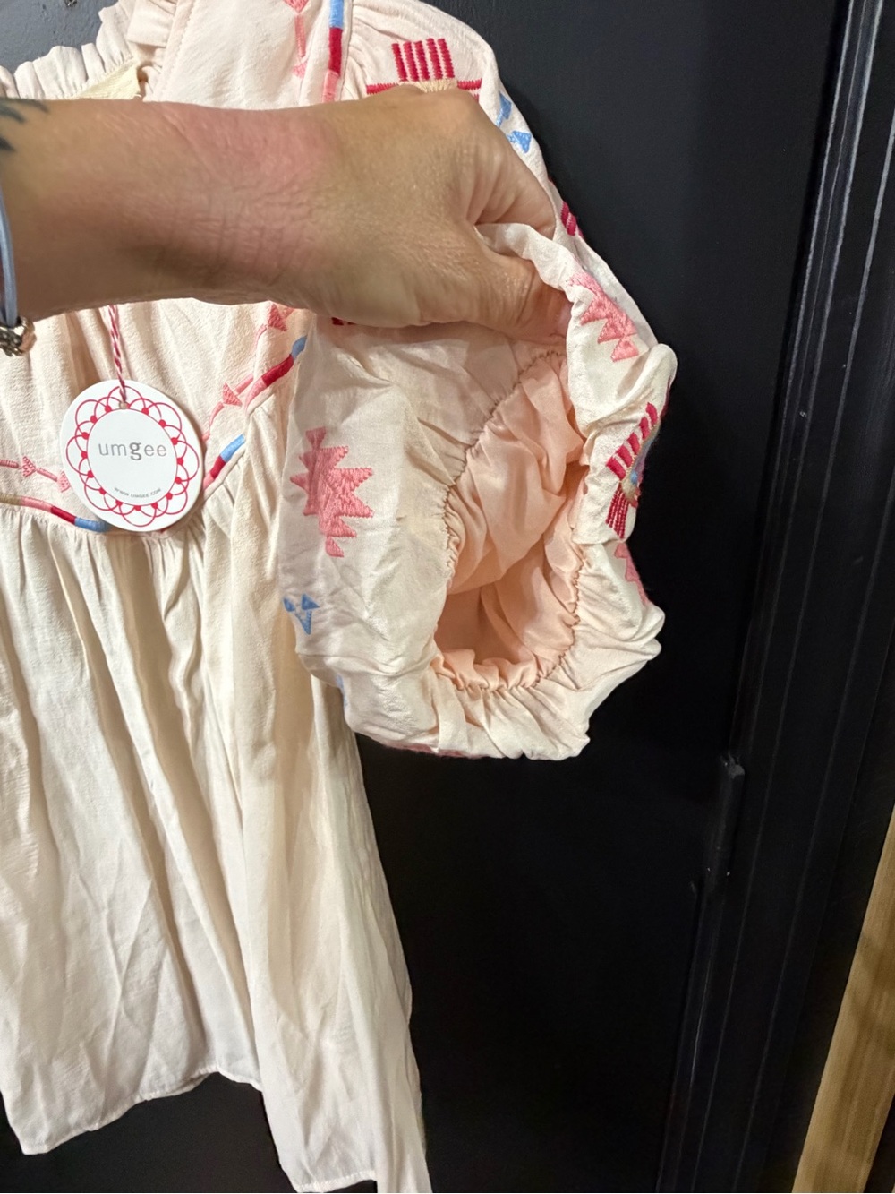 Umgee Cream Blouse with Pink & Blue Embroidery Size M - Picture 6 of 11